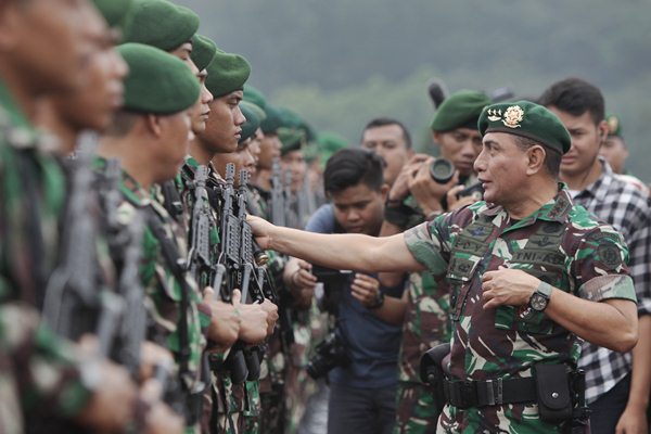  Bengkel Senjata Kostrad Produksi Pena Pemukul