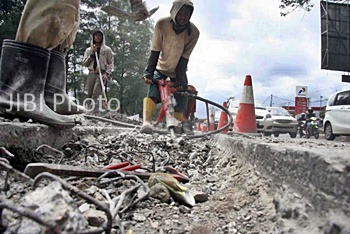  UPT Binamarga Kediri Perbaiki Jalur ke Nganjuk