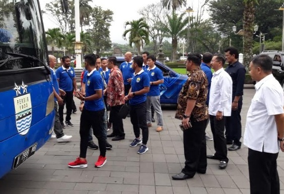  Aher Jamu Tim Persib, Essien Terbang ke London, PNS Kecewa