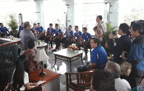  Jamu Tim Persib, Aher Minta Skuad Minum Kopi Tanpa Gula