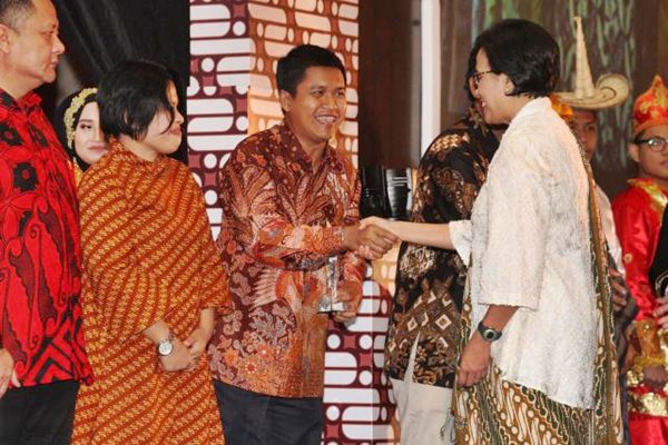  STAKEHOLDERS GATHERING: Menkeu Sri Mulyani Feat Panglima TNI, Bicara APBN, Hingga Kasih Award Bisnis Indonesia