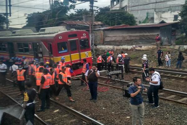  Rel Bergeser, Perjalanan KA  Jatinegara-Manggarai Terganggu