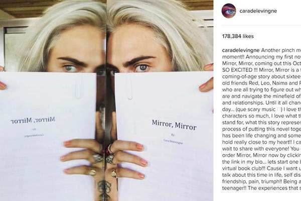  Cara Delevingne Akan Rilis Novel