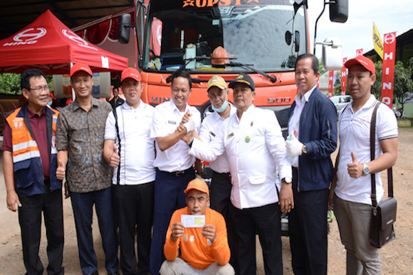  Hino Uji Emisi Truk Sampah Bantar Gebang