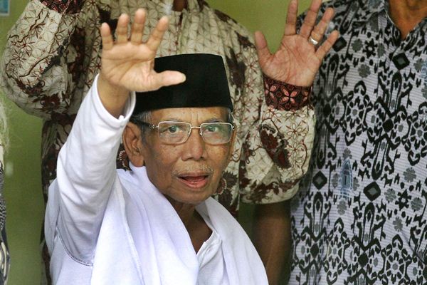  KH HASYIM MUZADI WAFAT: Shalat Jenazah di Malang Berlangsung Hingga 35 Gelombang