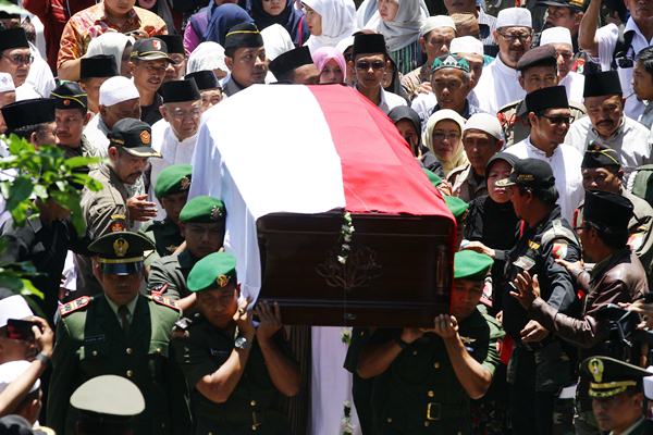  Megawati, Ahok & Djarot Hadiri Penyambutan Jenazah Hasyim Muzadi
