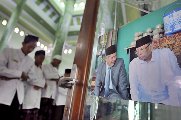  KH. HASYIM MUZADI WAFAT : Tokoh Islam dan Pejabat Pemerintah Berkumpul di Al-Hikam, Depok