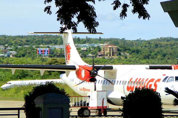  Ditabrak mobil, Pesawat Wings Air Terpaksa Grounded