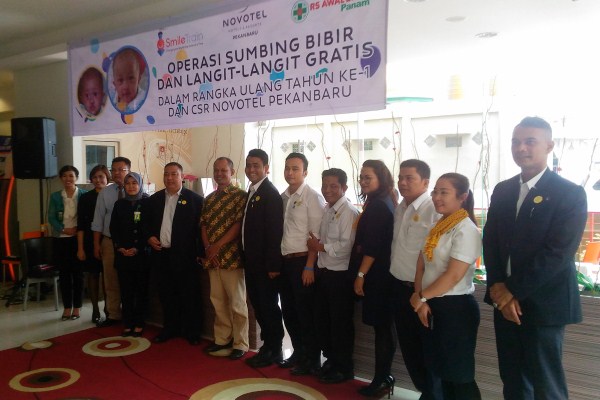  Novotel Pekanbaru Rayakan Ultah Dengan CSR Operasi Bibir Sumbing