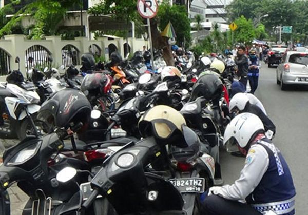  Razia Parkir Liar, 70 Motor Dicabut Pentil