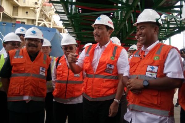  Menko Luhut: Kasus Terumbu Karang Raja Ampat Harus Jalur Hukum