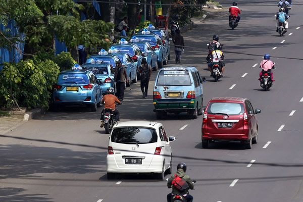  FOTO: DAMPAK ATURAN TARIF: Angin Segar Emiten Taksi