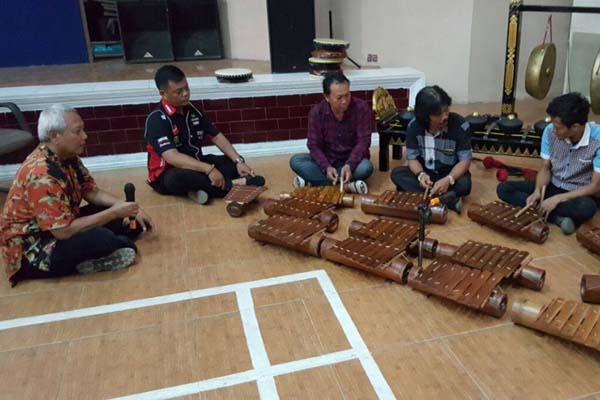  Bantu Siapkan Komposer Musik Etnik, Lampung Datangkan Embie C. Noer