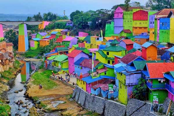  Pemkot Malang Percantik Kampung Warna-warni