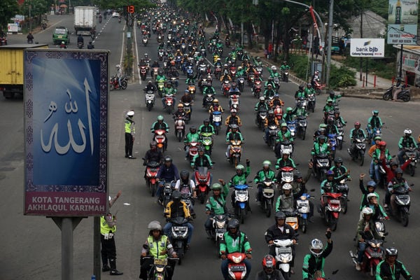  Gubernur Soekarwo & Wali Kota Risma Ikut Sosialisasi Angkutan Online