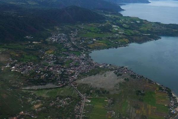  Ribuan Benih Ikan Dilepas di Perairan Danau Toba