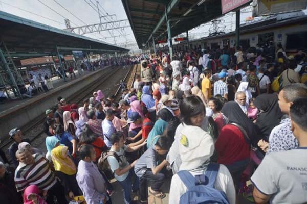  PT KAI Bangun Peneduh Peron di Stasiun Wates