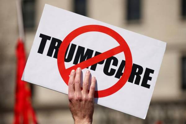  OBAMACARE DIROMBAK: Gelar Unjuk Rasa Kecam Kebijakan Trump