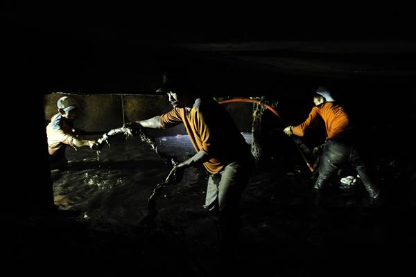  Sampah Kulit Kabel Kembali Ditemukan di Gorong-gorong Jakarta