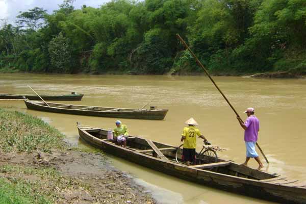  HARI AIR SEDUNIA: 10 Ribu Bibit Ikan Ditebar di Sungai Serayu