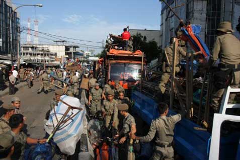  51 PKL Digeser dari Alun-alun Temanggung