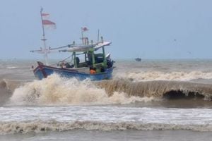  Gelombang Tinggi, Nelayan NTT Tetap Melaut