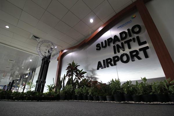  Plafon Bandara Supadio Ambruk : GM Bandara Minta Maaf