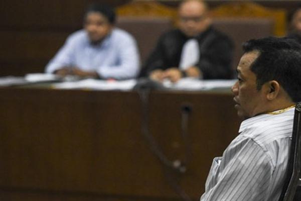 Direktur Operasional PT Rakabu Sejahtera Arif Budi Sulistyo (kedua kanan) menjadi saksi pada sidang kasus dugaan suap pengurusan pajak dengan terdakwa Ramapanicker Rajamohanan Nair di Pengadilan Tipikor, Jakarta, Senin (20/3/2017)./Antara