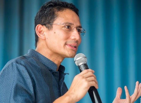  Sandiaga Uno Penuhi Panggilan Polisi Sambil Bagi-bagi Kue