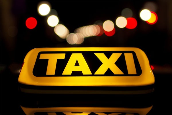 Tarif Bawah Taksi “Online” Tak Perlu Diatur