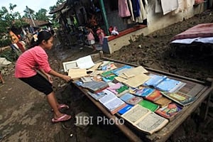  Banjir Lumpur Genangi Sejumlah Rumah di Bangsalsari Jember