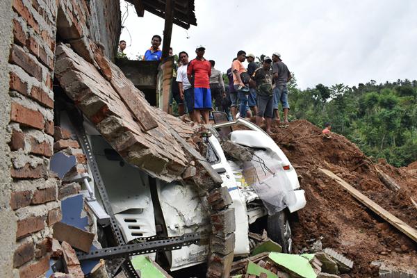  LONGSOR PONOROGO: Kemensos Salurkan Bantuan Rp1,34 Miliar