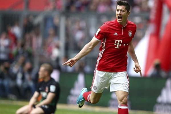  24 Gol, Lewandowski & Aubameyang Bersanding Top Skor Bundesliga