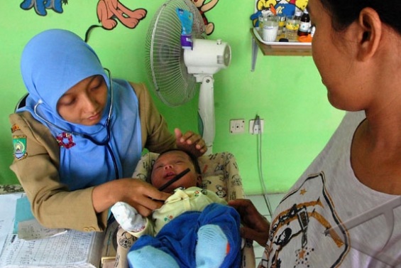  4.000 Bidan PTT Belum Sejahtera