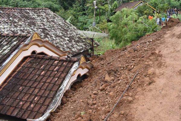  LONGSOR PONOROGO : 2 Korban Ditemukan, Tim Cari 26 Korban Lainnya