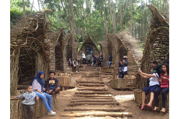  DESTINASI WISATA, Rumah Hobit di Songgo Langit