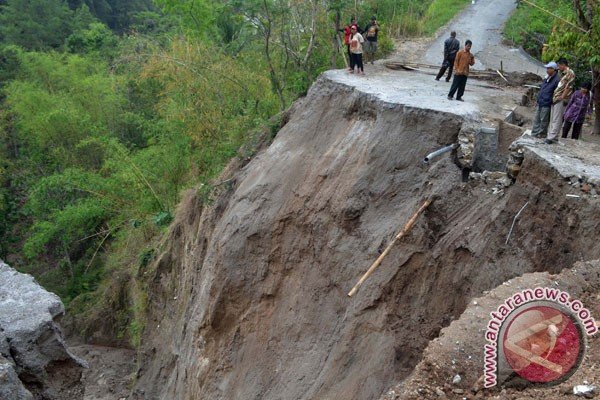  LONGSOR PONOROGO: Memetakan Lokasi, BNPB Manfaatkan Drone