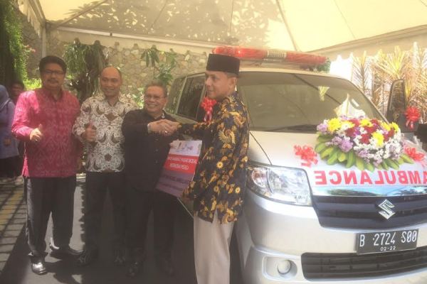  BEI Menyumbang Ambulans bagi Warga Sumbawa & Traktor ke Sikka