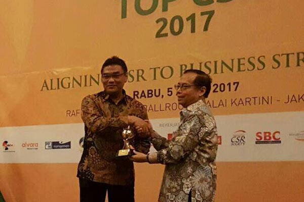  Bank Riau Kepri Raih 2 Award Pada Top CSR Award 2017