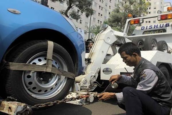  20 Truk Kontainer di Jalan RE Martadinata Kena Tilang