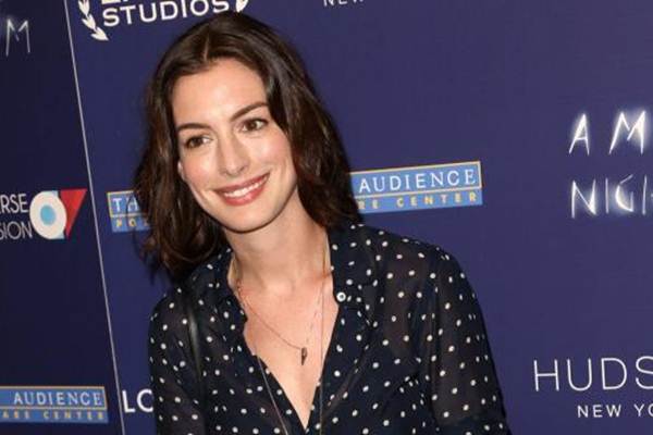  Anne Hathaway Berperan di Film Komedi \"Colossal\"