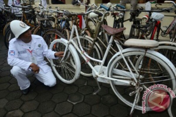  Ribuan Penggemar Sepeda Onthel Jambore di Malang