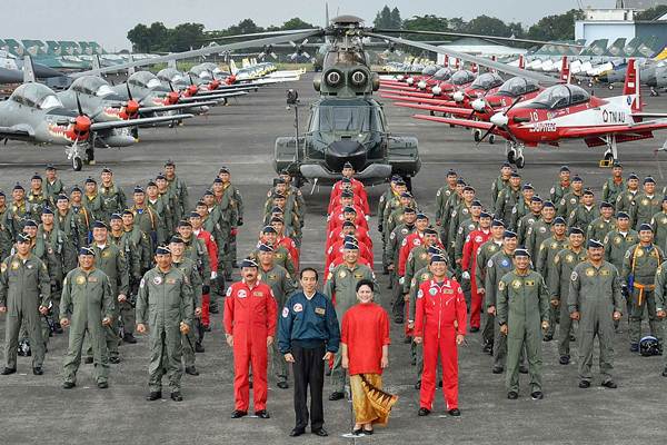  Presiden Jokowi dan Penerbang TNI AU