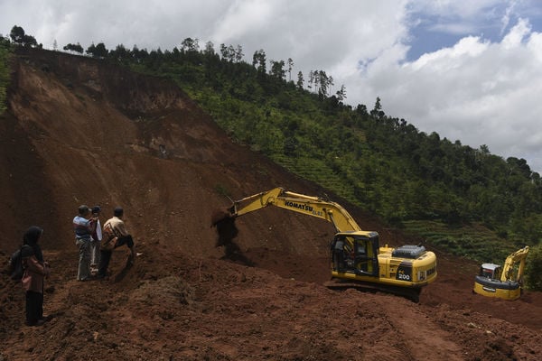  LONGSOR Susulan di Ponorogo Buat Tim SAR Berlarian