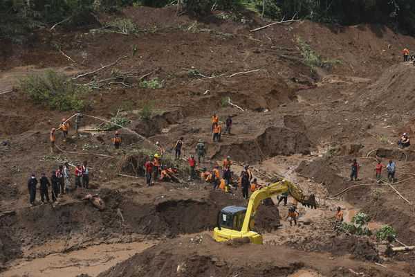  Pemkab Ponorogo Hentikan Pencarian Korban Longsor
