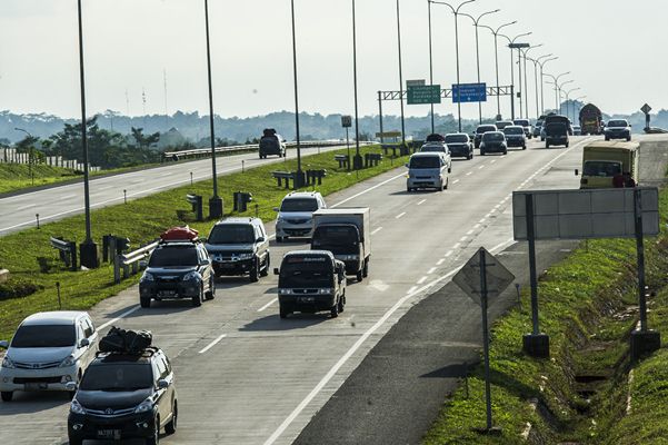  BISNIS INDONESIA : Omzet Emiten Jalan Tol Naik Lebih 50%