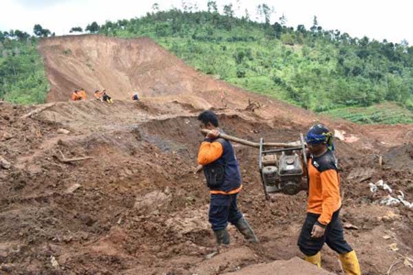  24 Korban Belum Ditemukan, Relawan Tinggalkan Lokasi Longsor