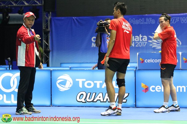 Pasangan ganda campuran Tontowi Ahmad-Liliyana Natsir bersama pelatih Richard Mainaky/Badminton Indonesia
