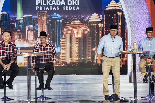  DEBAT PUBLIK PILGUB DKI: Ini Beda Perlakuan Ahok dan Anies Ke DPRD DKI