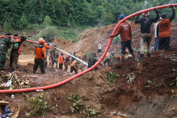  LONGSOR NGANJUK, Bendungan Akibat Tanah Longsoran Dikurangi